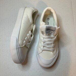 Women's shoes lace up comfort shoes off white size 7 low top sneakers SPORT